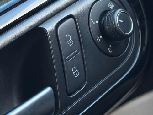 Used 2015 Volkswagen Beetle 1.8T image 41