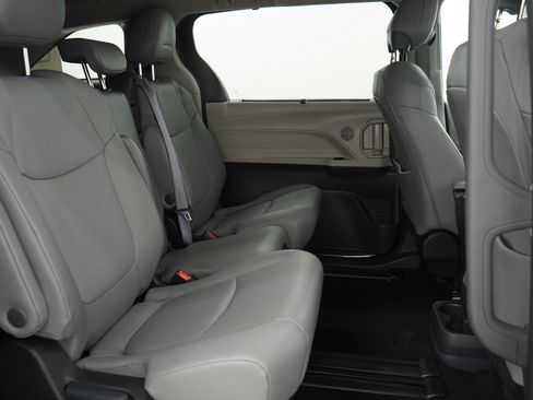 Used 2024 Toyota Sienna XLE image 15