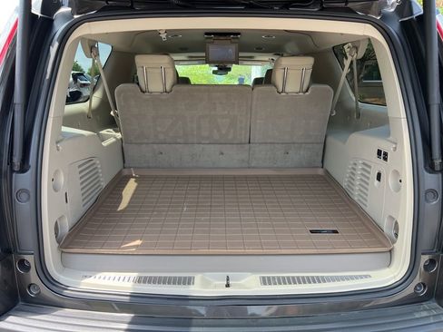 Used 2020 Cadillac Escalade ESV Luxury AWD/4WD image 14