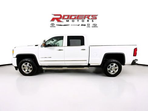 Used 2017 GMC Sierra 3500 Denali w/ Suspension Package, Off-Road AWD/4WD image 9