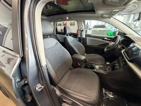 Used 2022 Volkswagen Taos SE w/ Panoramic Sunroof Package image 36