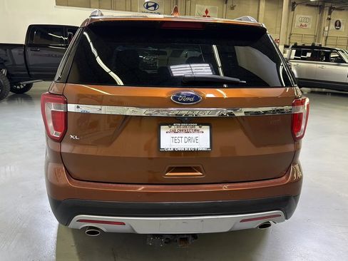 Used 2017 Ford Explorer XLT FWD image 8