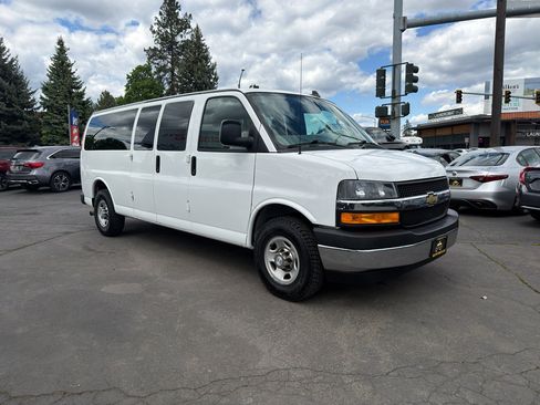 Used 2018 Chevrolet Express 3500 LT w/ LT Preferred Equipment Group RWD image 10