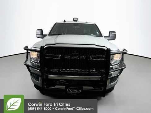 Used 2024 RAM 3500 Tradesman w/ Chrome Appearance Group image 4