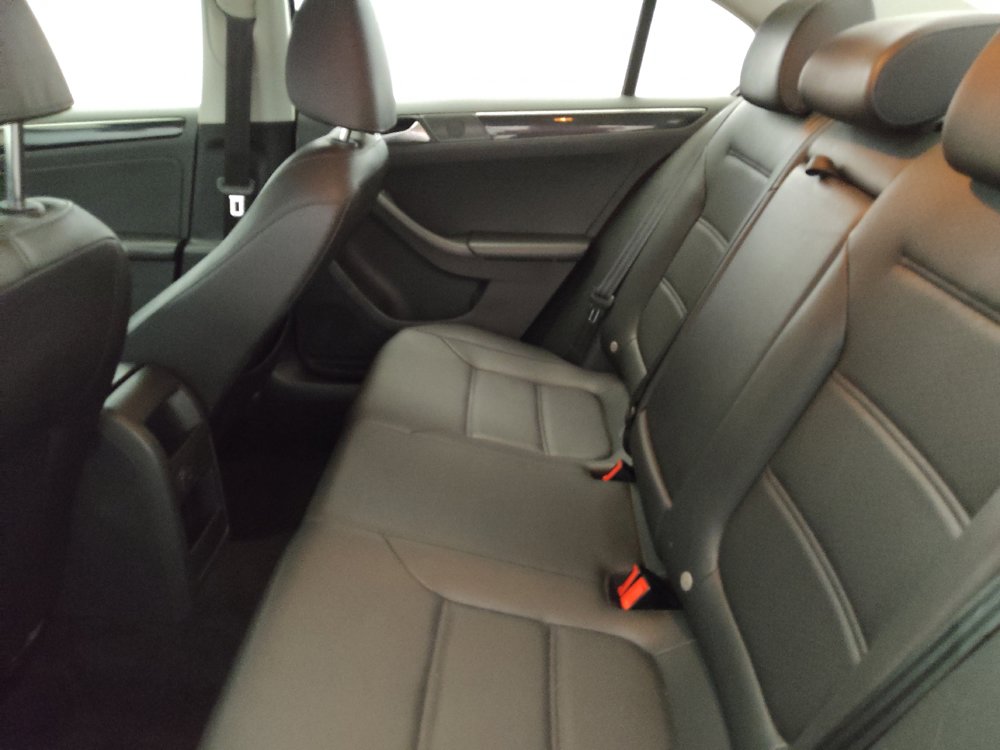 Used 2017 Volkswagen Jetta SEL FWD image 18