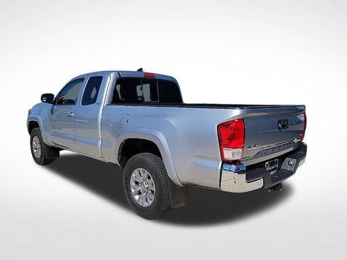 Used 2017 Toyota Tacoma SR5 AWD/4WD image 7
