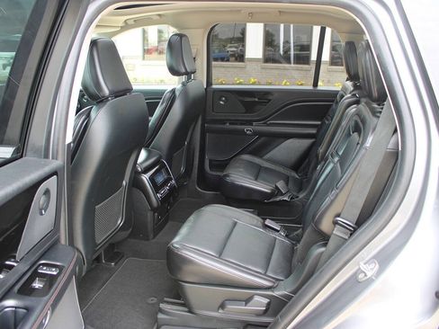 Used 2021 Lincoln Aviator Reserve w/ Elements Package Plus AWD/4WD image 10