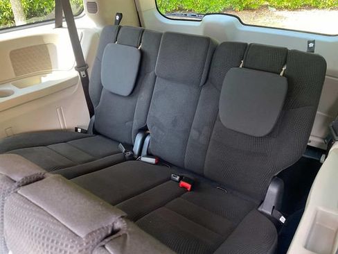 Used 2018 Dodge Grand Caravan SE w/ UConnect Hands-Free Group FWD image 10