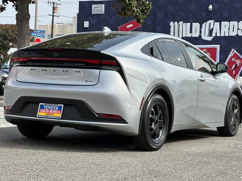 Used 2023 Toyota Prius LE image 4