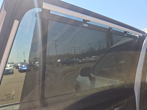 Used 2023 Toyota Highlander XLE image 39