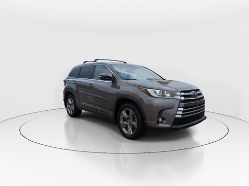 Used 2019 Toyota Highlander Limited Platinum AWD/4WD image 2