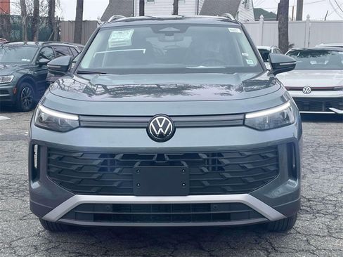 New 2026 Volkswagen Tiguan SE image 2