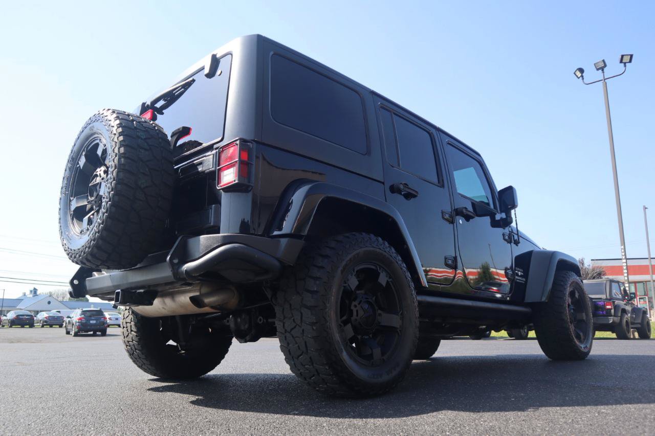 Used 2015 Jeep Wrangler Unlimited Sahara w/ Connectivity Group AWD/4WD image 18