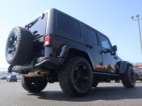 Used 2015 Jeep Wrangler Unlimited Sahara w/ Connectivity Group AWD/4WD image 18
