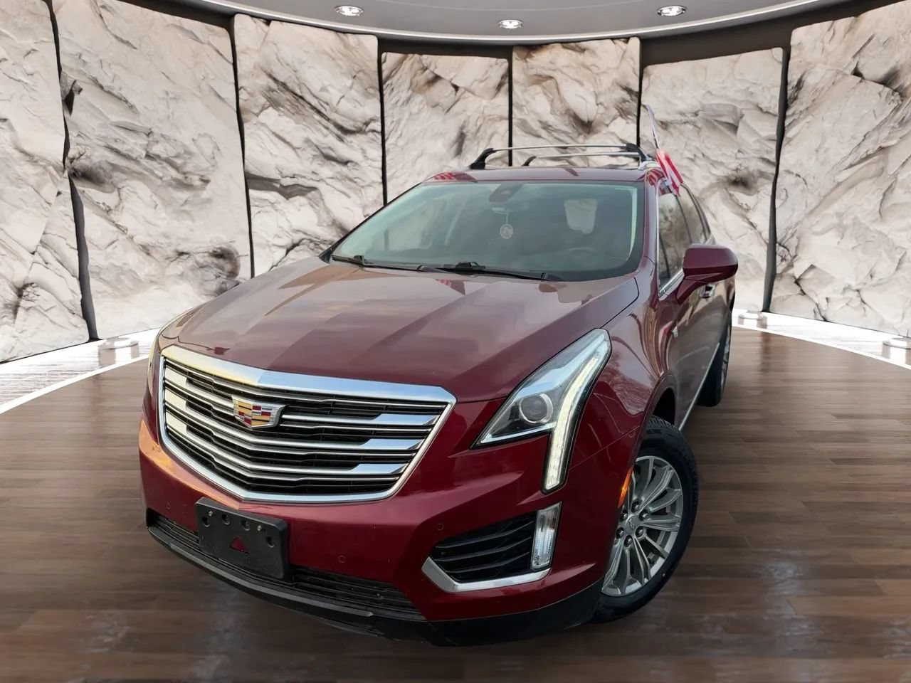 Used 2017 Cadillac XT5 Luxury w/ Driver Awareness Package FWD image 2