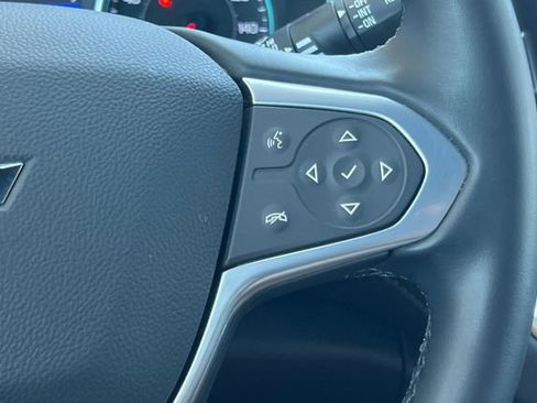 Used 2023 Chevrolet Traverse LT image 32