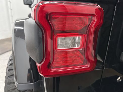 Used 2019 Jeep Wrangler Rubicon AWD/4WD image 25