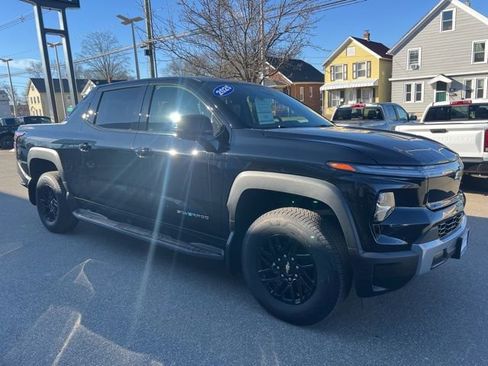 Used 2025 Chevrolet Silverado EV LT AWD/4WD image 8