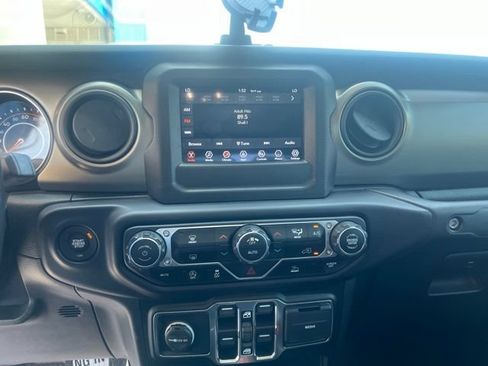 Used 2021 Jeep Gladiator Sport AWD/4WD image 18