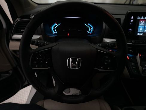 Certified 2023 Honda Odyssey Touring image 4