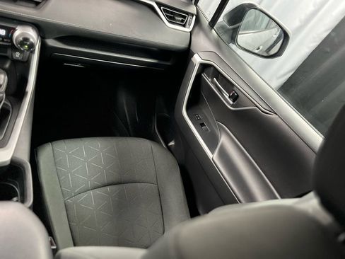 Used 2022 Toyota RAV4 XLE image 19