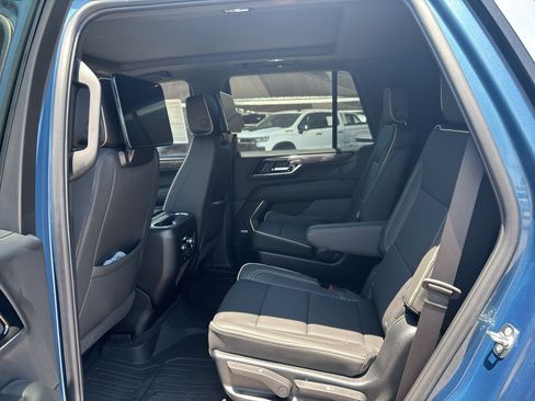 Used 2026 GMC Yukon Elevation w/ Elevation Premium Package AWD/4WD image 12