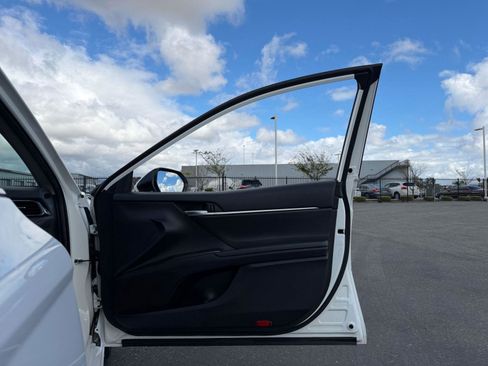 Used 2024 Toyota Camry SE image 15