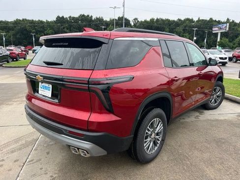 New 2026 Chevrolet Traverse LT w/ LPO, Floor Liner Package FWD image 9