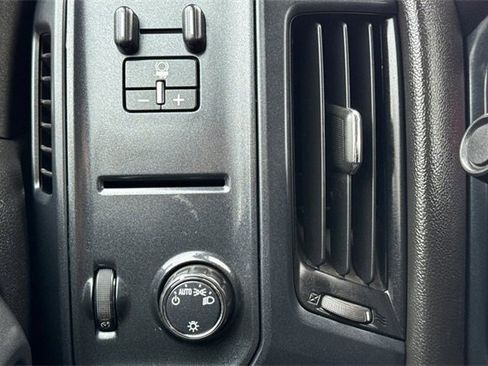 Used 2017 GMC Sierra 2500 2WD Crew Cab image 41