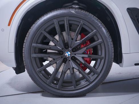 New 2026 BMW X5 xDrive40i w/ M Sport Package AWD/4WD image 2