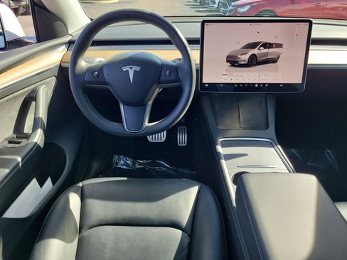 Used 2022 Tesla Model Y Performance image 10
