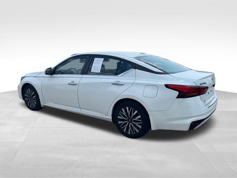 Used 2023 Nissan Altima 2.5 SV FWD image 3