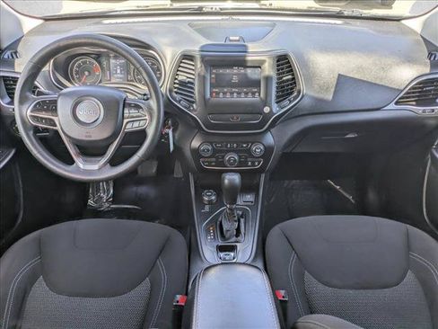 Used 2020 Jeep Cherokee Latitude AWD/4WD image 16