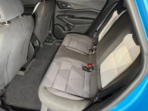 Used 2025 Chevrolet Trax RS FWD image 21