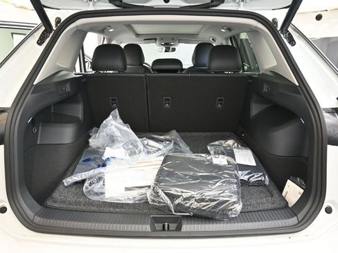 New 2026 Volkswagen Tiguan SE AWD/4WD image 17