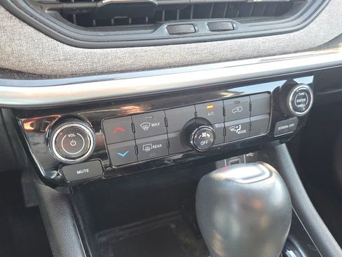 Used 2022 Jeep Compass Latitude image 19