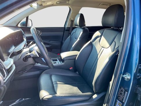 Certified 2025 Kia Sorento EX image 20