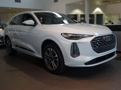 New 2025 Audi Q5 Premium image 3