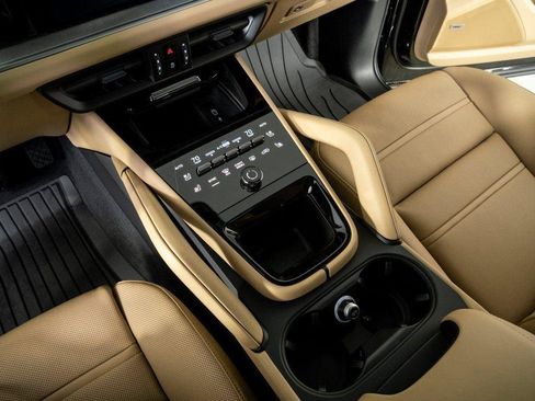 Certified 2026 Porsche Cayenne Coupe AWD/4WD image 18