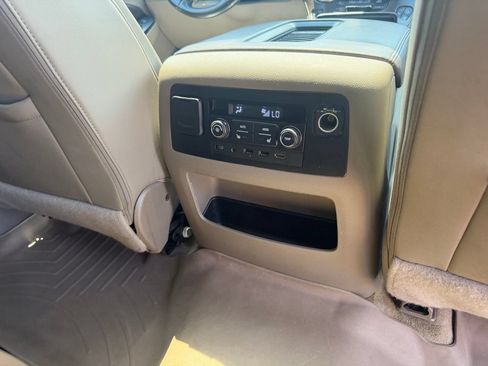 Used 2018 Chevrolet Suburban Premier AWD/4WD image 40