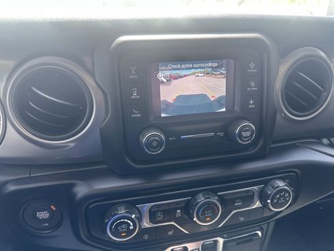 Used 2021 Jeep Gladiator Willys AWD/4WD image 35