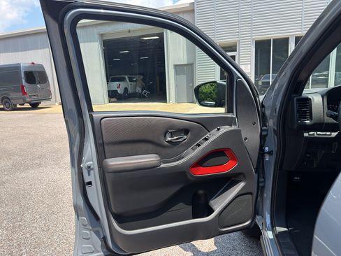 Used 2023 Nissan Frontier Pro-X w/ Tow Package RWD image 7