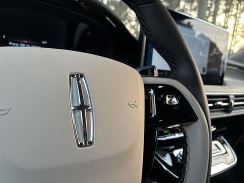 New 2026 Lincoln Corsair Premiere image 28