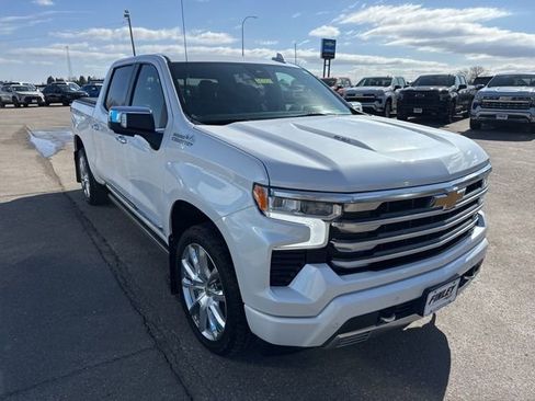 Used 2024 Chevrolet Silverado 1500 High Country w/ High Country Premium Package AWD/4WD image 4