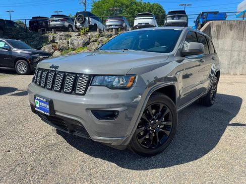 Used 2021 Jeep Grand Cherokee Laredo X AWD/4WD image 2