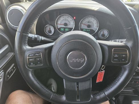 Used 2014 Jeep Wrangler Unlimited Rubicon w/ Connectivity Group AWD/4WD image 19