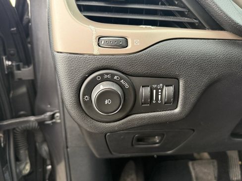 Used 2017 Jeep Cherokee Latitude w/ Safety/Convenience Group image 16