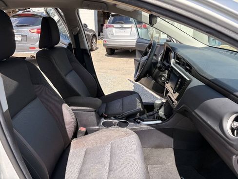 Used 2018 Toyota Corolla LE FWD image 27