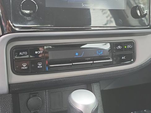Used 2018 Toyota Corolla LE FWD image 24