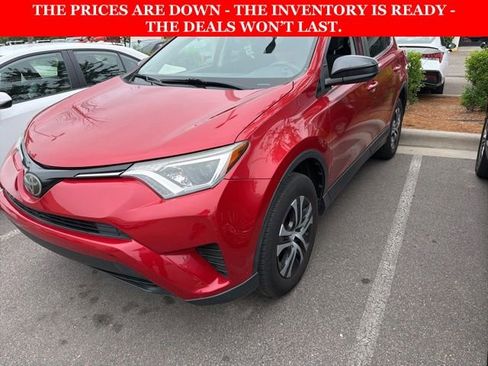 Used 2017 Toyota RAV4 LE FWD image 3